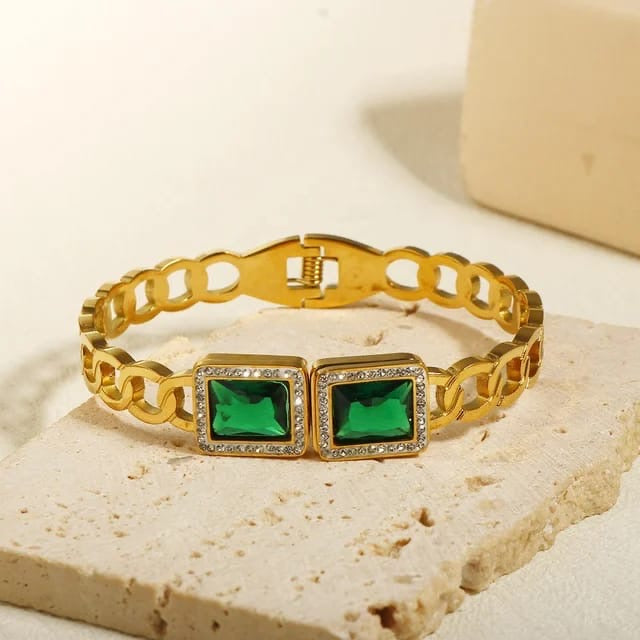 Green Gemstone Gold Bracelet – Elegant Statement Jewelry