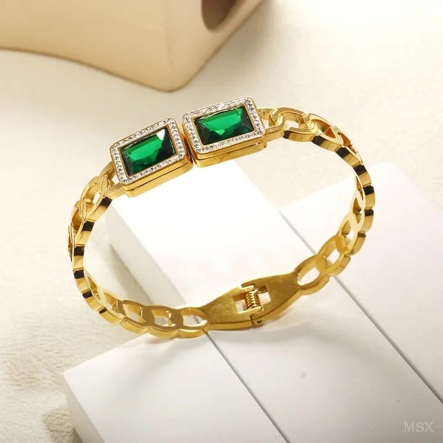 Green Gemstone Gold Bracelet – Elegant Statement Jewelry