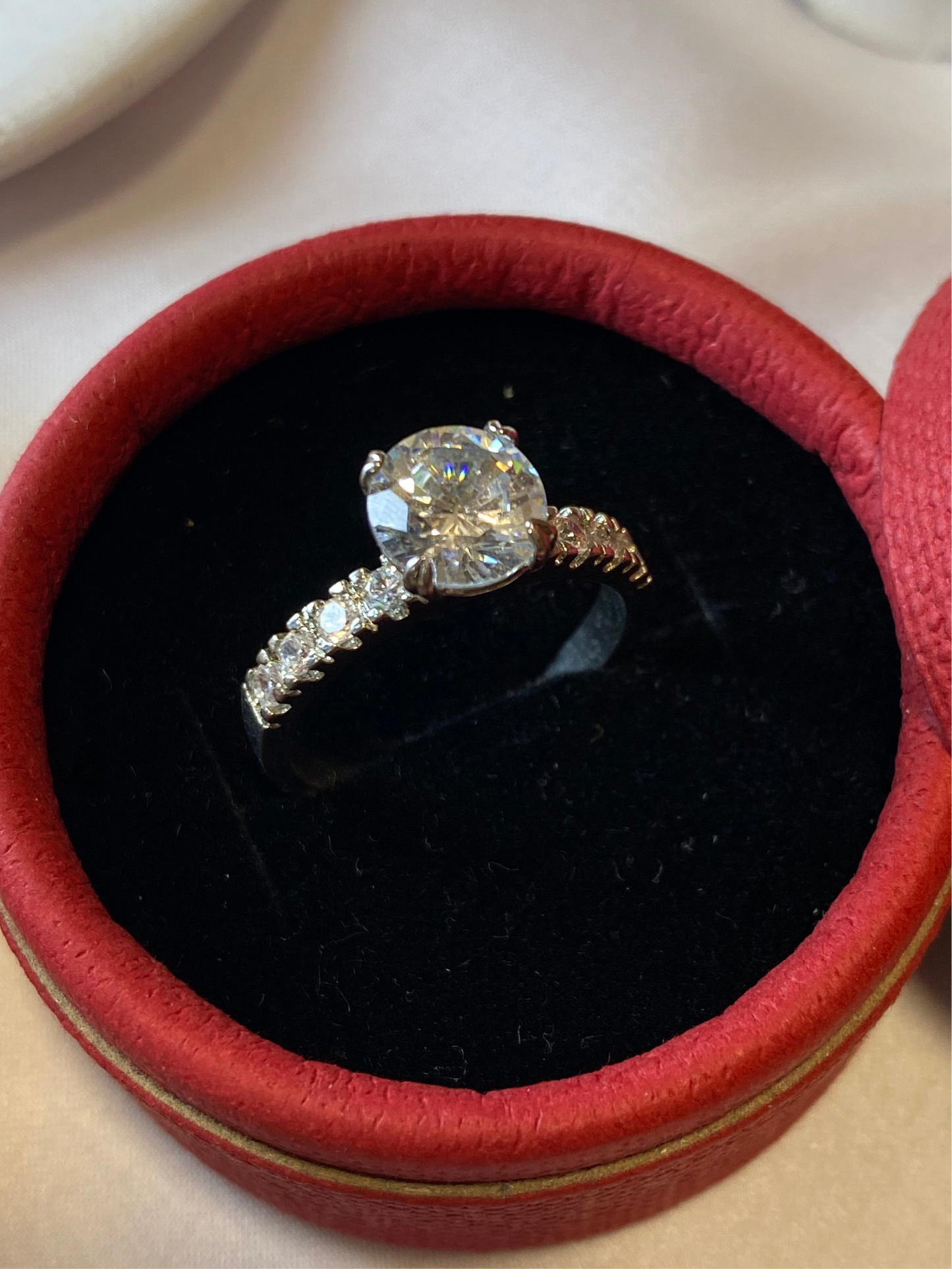 Exquisite Diamond Solitaire Ring – Timeless Elegance