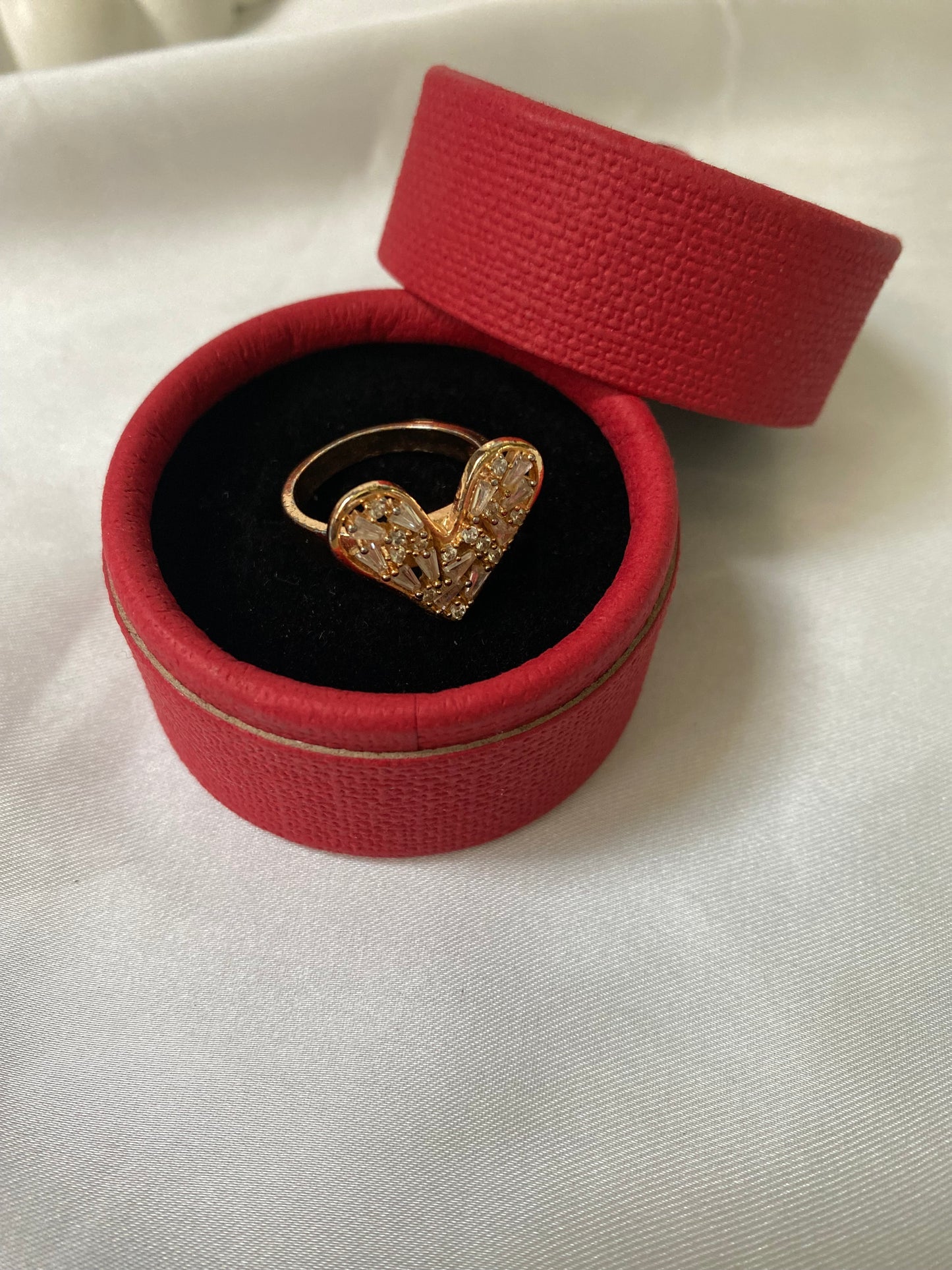 Graceful Gold Heart Ring